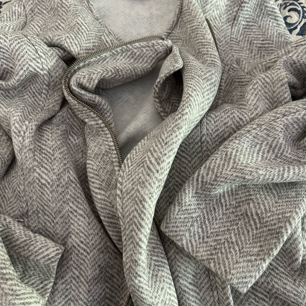 Banana Republic Women's Cream Herringbone Coat - Picture 3 of 8